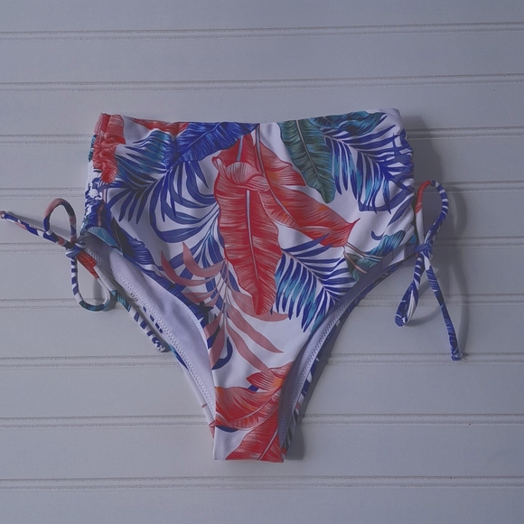 Raisins Tropical Print High Rise ๐ Bikini - Picture 6 of 14